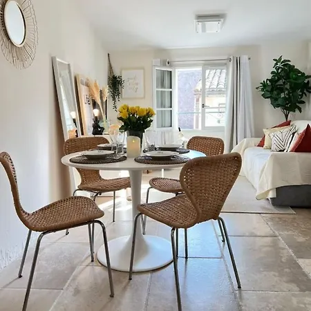 Charming In Old Apartment Antibes