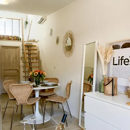 Charming In Old Apartment Antibes